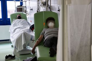 Na podzim tu leželi 80letí pacienti, teď tu máme čtyřicátníky, říká lékař - Seznam Zprávy